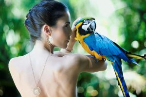 Thais Bernardes