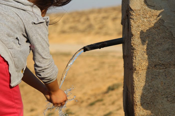 Allarme disidratazione bambini: bevono poco, e i genitori non se ne accorgono